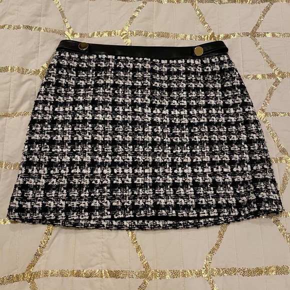 Alice + Olivia Elana Tweed Vegan Leather Mini Skirt - Picture 2 of 12